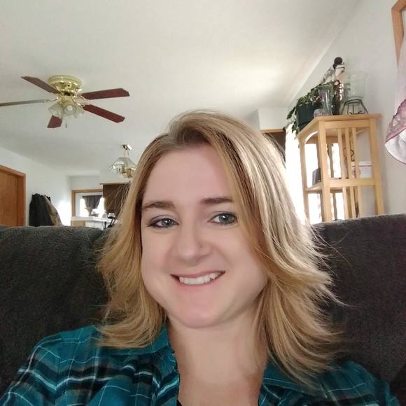 Profile Picture of Danielle Pickerd (@dannie69) on Poshmark
