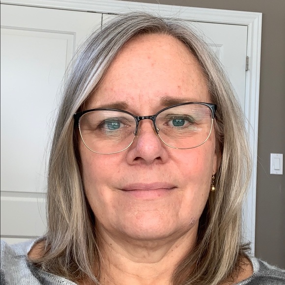 Profile Picture of Anna Stolee (@stoleea) on Poshmark