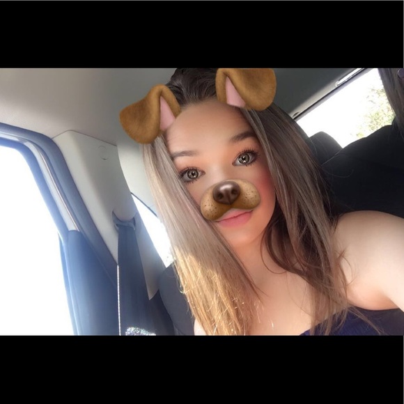 Profile Picture of Allie Bleichert (@allieb226) on Poshmark