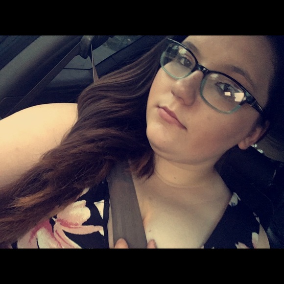 Profile Picture of Dawn Guidry (@dawnasur) on Poshmark
