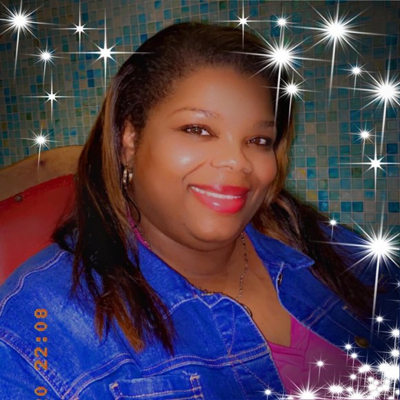 Profile Picture of Christina Chears (@cchears) on Poshmark