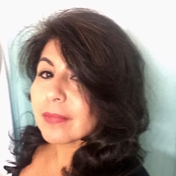 Profile Picture of Nadine Macdermott (@nadermac) on Poshmark