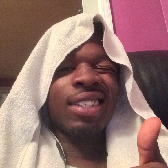 Profile Picture of Josh Wellington (@joshwelldo) on Poshmark