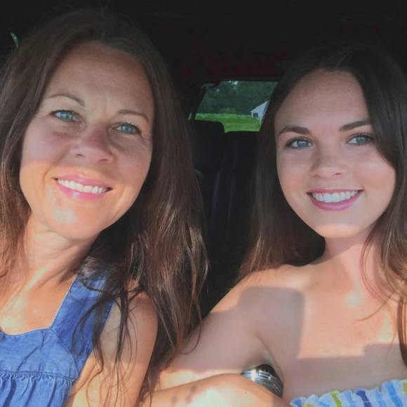 Profile Picture of Hailey Mohr (@haileymohr) on Poshmark