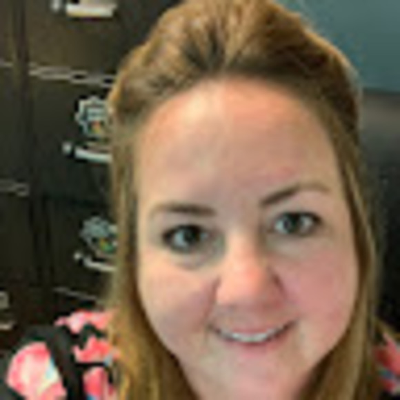 Profile Picture of Christy Hollomon (@hollomonc) on Poshmark