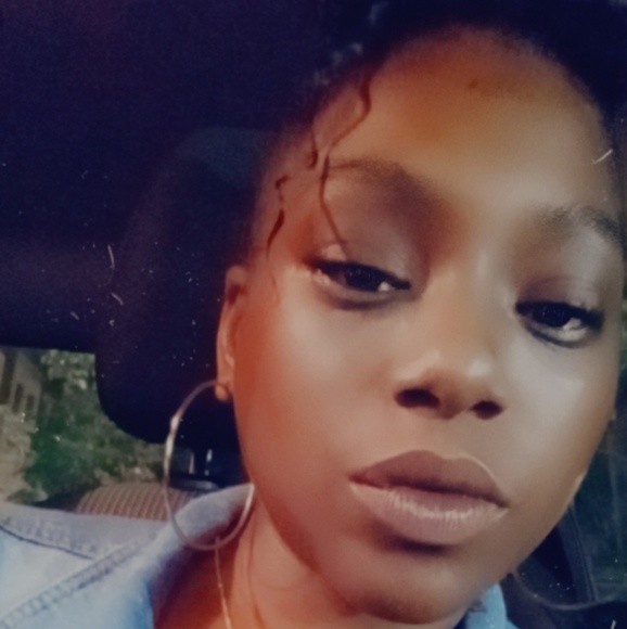 Shanoya Smithen - Poshmark Profile Picture of Shanoya Smithen (@skybx844) on Poshmark