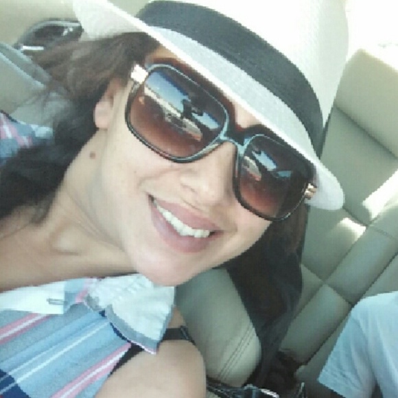 Profile Picture of Yazmin Sanchez (@yazz1982) on Poshmark