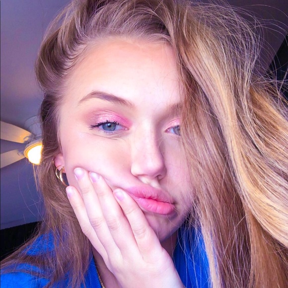 Profile Picture of Jacqueline Devincentis (@jdevincentis) on Poshmark