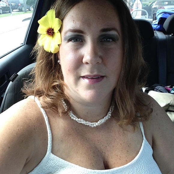 Profile Picture of Katherine Halterman-williams (@rathykathy) on Poshmark