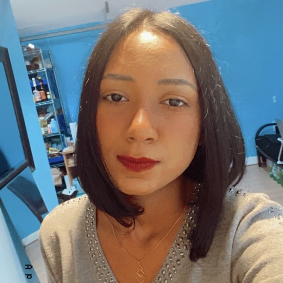 Profile Picture of Sandar Sandar (@sandarsandar) on Poshmark