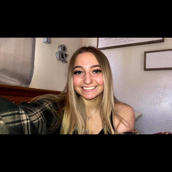 Profile Picture of Mckenzie Weaver (@keniee7) on Poshmark