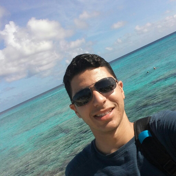 Profile Picture of David Harb (@great_deals1) on Poshmark