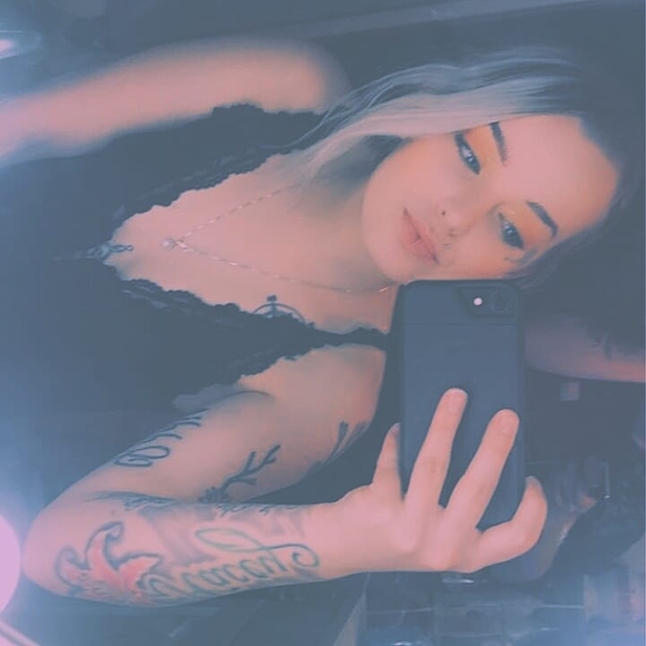 Profile Picture of Shawnee May (@shawneejo_may) on Poshmark