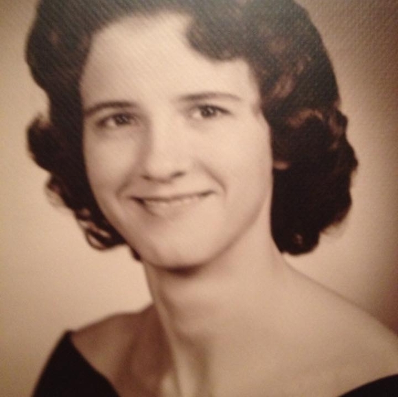 Profile Picture of Kay Holt (@ninakay66) on Poshmark