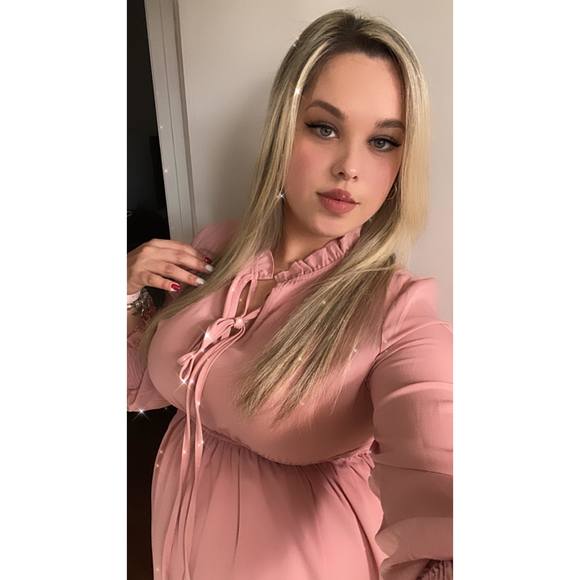 Profile Picture of Linet-marlon Gonzalez (@linetgm2015) on Poshmark