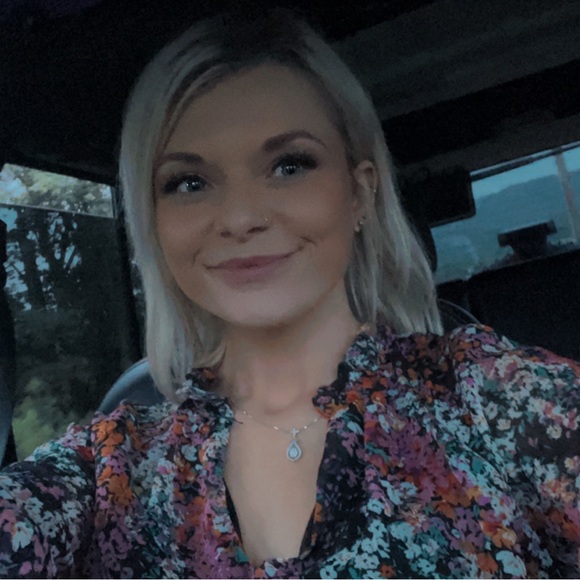 Profile Picture of Maci Roush (@maciroush4) on Poshmark