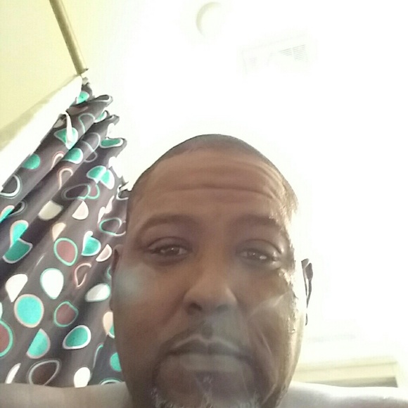 Profile Picture of Lorenzo Armstrong (@lorenzoarmstron) on Poshmark