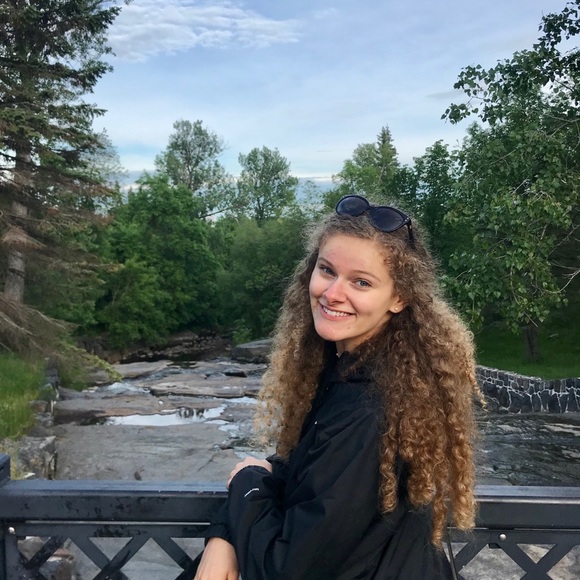 Profile Picture of Jade Devriendt (@jdvert) on Poshmark