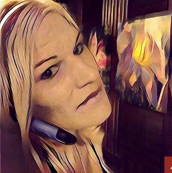 Profile Picture of Faith Pineault (@faithp120) on Poshmark