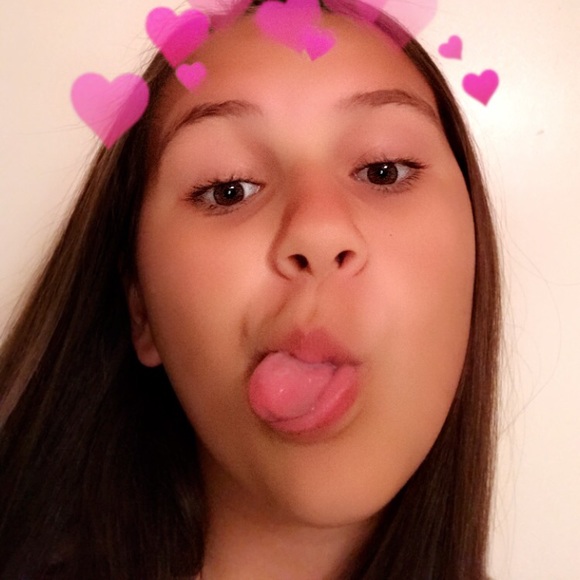 Profile Picture of Alexis Robbins (@lex147) on Poshmark