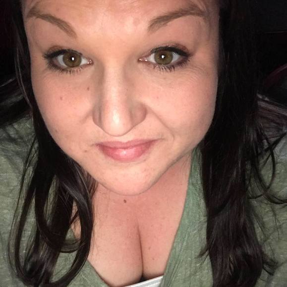 Profile Picture of Courtney Aswell (@mom2joshnjayce) on Poshmark