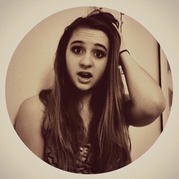 Profile Picture of Tina Tobias (@tinytina05) on Poshmark