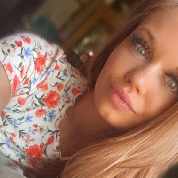 Profile Picture of Katelyn Launderville (@kate324436) on Poshmark
