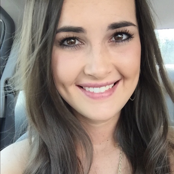 Profile Picture of Amber Bransford (@amberhope2) on Poshmark