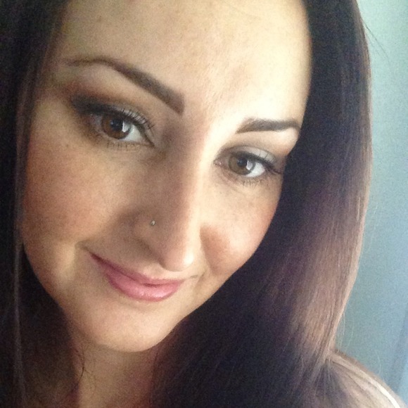 Profile Picture of Kate Cheever (@katescratch) on Poshmark