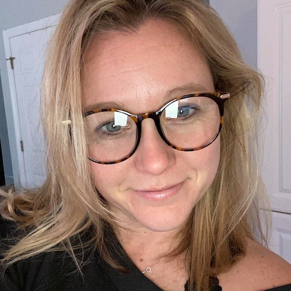 Profile Picture of Alissa Rathbun-thorn (@akrathbun) on Poshmark