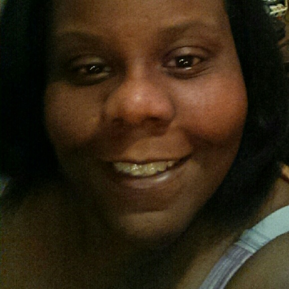 Profile Picture of Tracy Shell (@ladyt48) on Poshmark