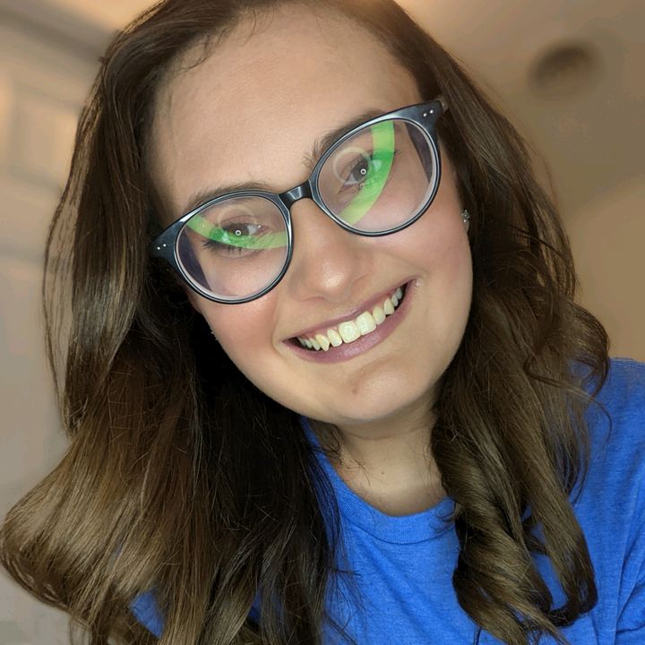 Profile Picture of Laura Page 🌻 (@momma.rawra) on Tiktok
