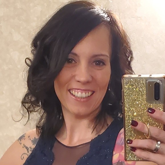 Profile Picture of Tiffany Siefken (@tiffanymsw20) on Poshmark