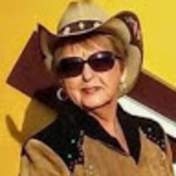 Profile Picture of Marlene Simmonds (@monicascott3119) on Poshmark