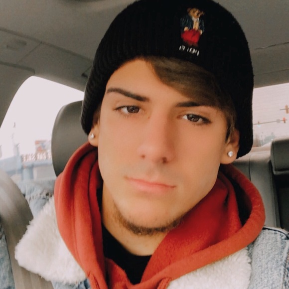 Profile Picture of Sebastian Lopes (@sebassx10) on Poshmark