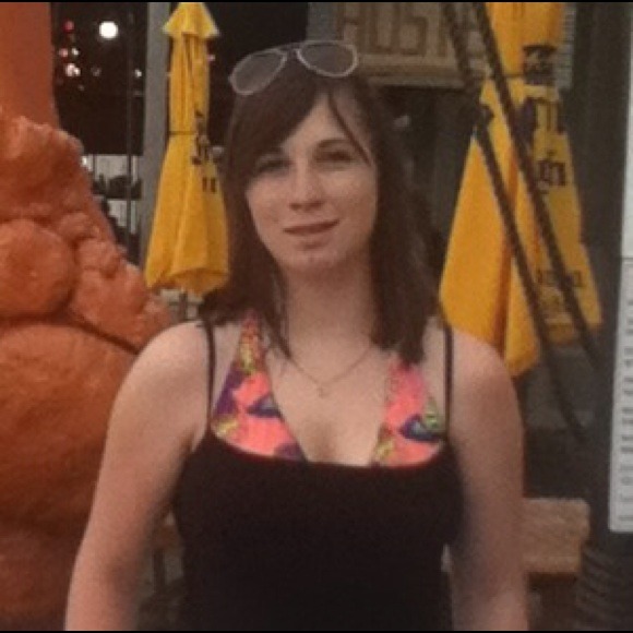 Profile Picture of Savannah Willis (@savannahsnw) on Poshmark