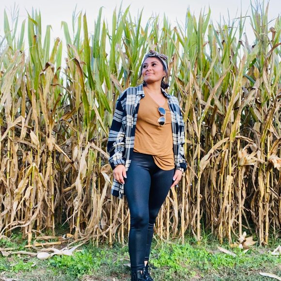 Profile Picture of Luz Martinez (@luzmartinez187) on Poshmark