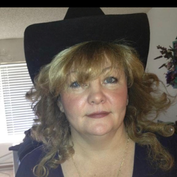 Profile Picture of Crystal Thomas (@cowgirlwoman) on Poshmark