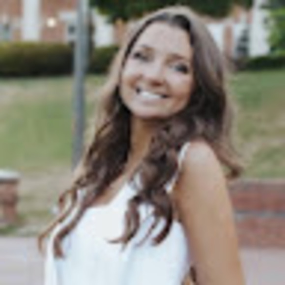 Profile Picture of Ashley Andreasen (@ashleyandrea871) on Poshmark