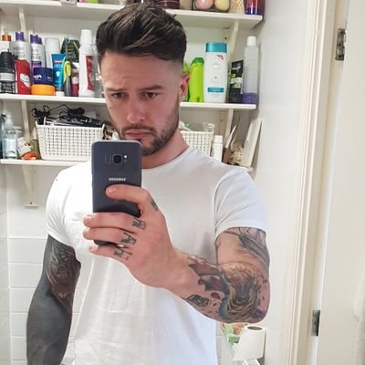 Profile Picture of Laurence Robinson (@lauro2388) on Twitter