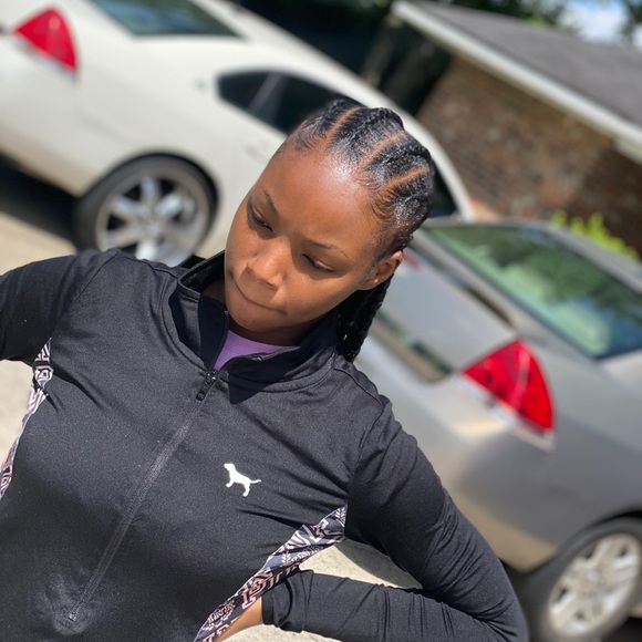 Profile Picture of Ivoryelle Edwards (@ivory20) on Poshmark