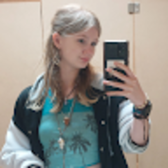Profile Picture of Abby Bieker (@asinglebeee) on Poshmark