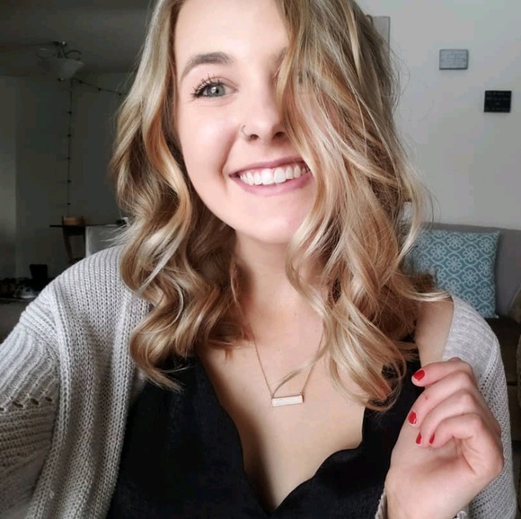 Profile Picture of Brianna Sipes (@beanerlee98) on Poshmark