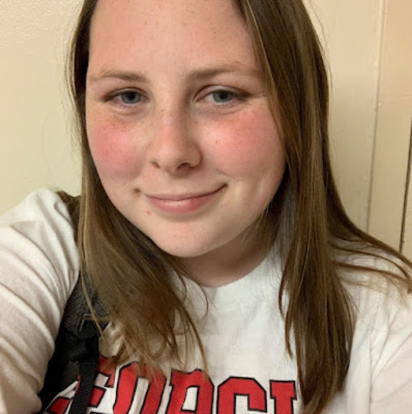 Profile Picture of Elizabeth Fleming (@elizabethfle547) on Poshmark