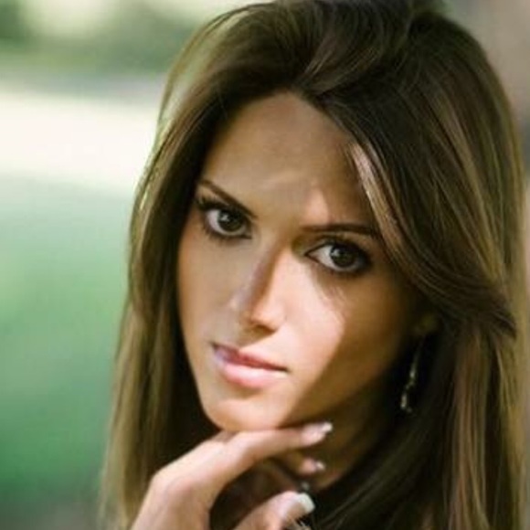 Profile Picture of Paulette Hachey (@pavan88) on Poshmark