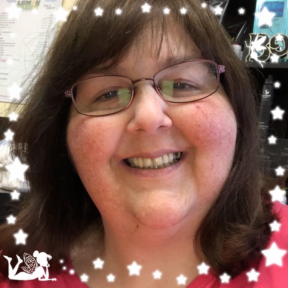 Profile Picture of Suzanne Feltenstein (@sfeltenstein) on Poshmark