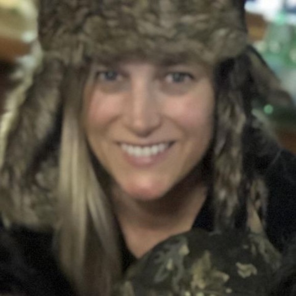 Profile Picture of Brenda Golnik (@brendasmall2014) on Poshmark