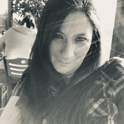 Profile Picture of MIchelle Badger (@badgergirl39) on Twitter
