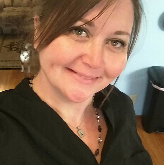 Profile Picture of Jandel Sitowski (@jdsitowski) on Poshmark