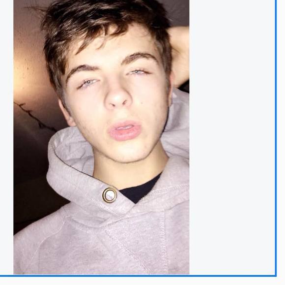 Profile Picture of Sean Snow (@seanieboii02) on Poshmark